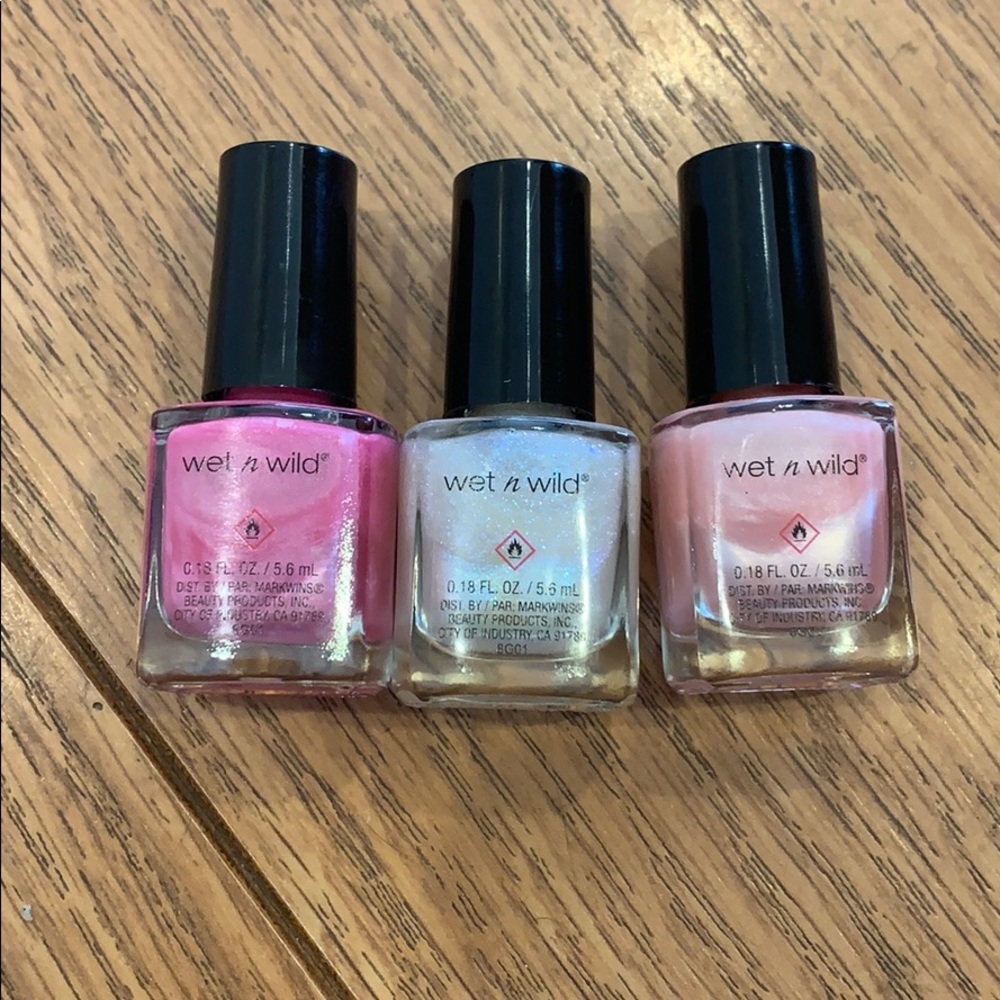 3nail polishes